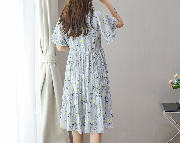 Elegantna ženska haljina s cvjetnim uzorkom i okruglim izrezom za trudnice