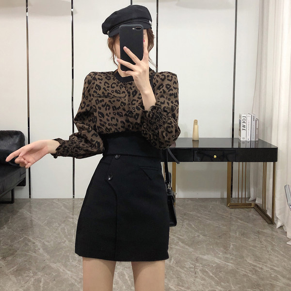 Sieviešu ikdienas komplekts - krekls un svārki