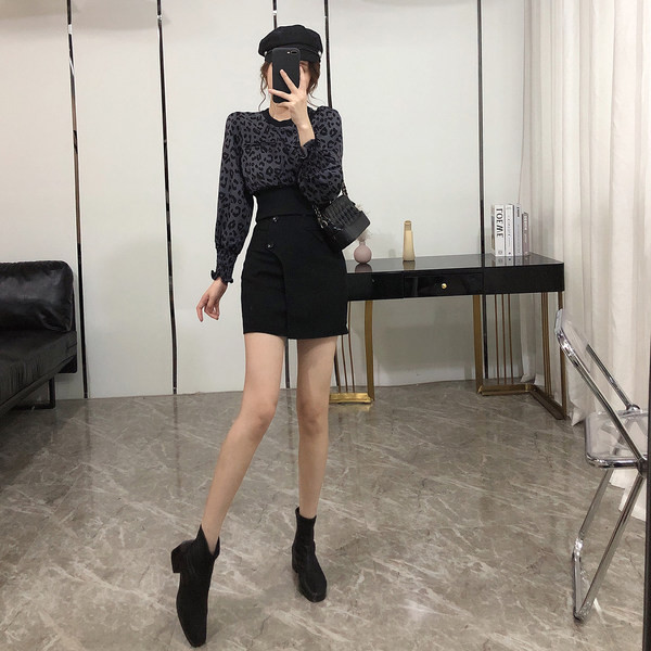 Sieviešu ikdienas komplekts - krekls un svārki