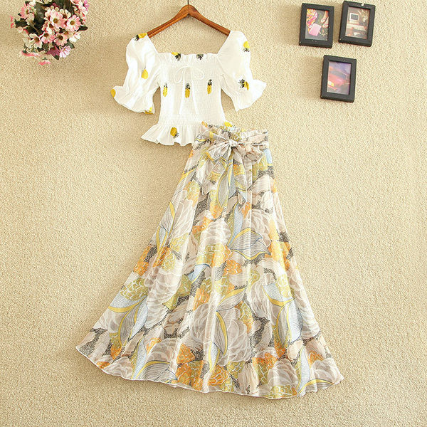 Novi model ženskog kompleta duge suknje i bluze