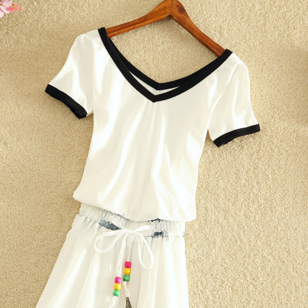 Aktuelan ženski komplet iz dva dijela - suknja i bluza