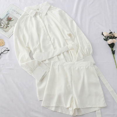 Γυναικείο σετ σορτς και πουκάμισο με ζώνη στη μέση