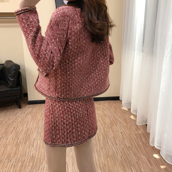 Κομψό γυναικείο σετ με κουμπιά - δύο μέρη σε ροζ και γκρι χρώμα