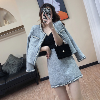 Moderan ženski komplet iz dva dijela sa biserima