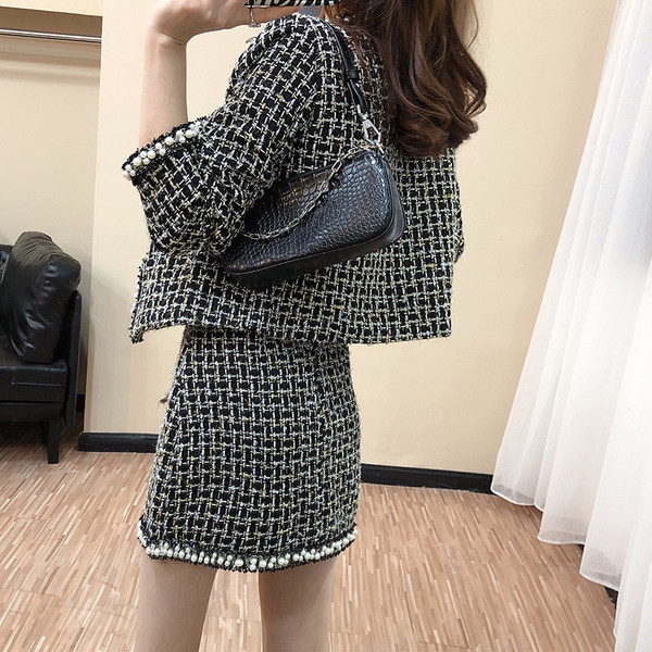 Moderan ženski komplet iz dva dijela sa biserima