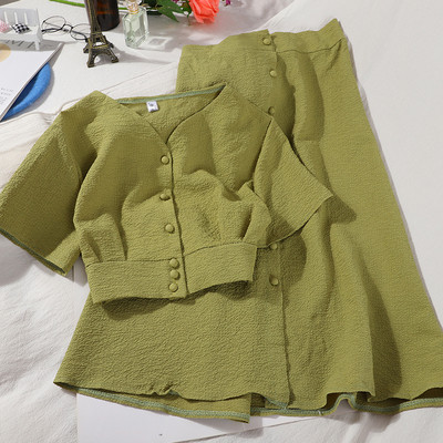 Ανοιξιάτικο γυναικείο σετ -  μπλούζα και φούστα