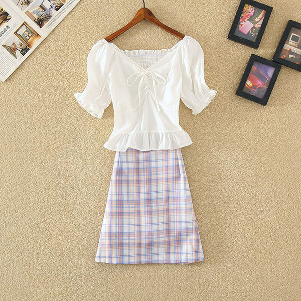 Γυναικείο σετ -  μπλούζα με κορδόνια και καρό φούστα