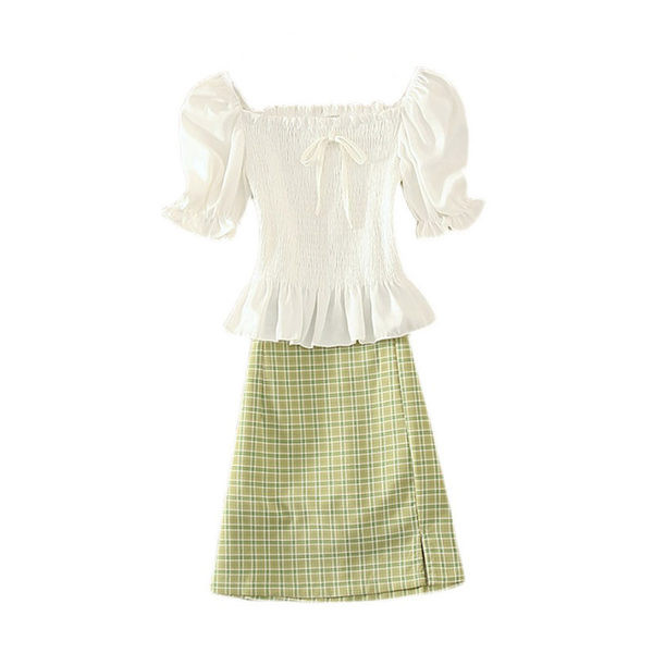 Aktualan ženski komplet - kratka suknja i bluza