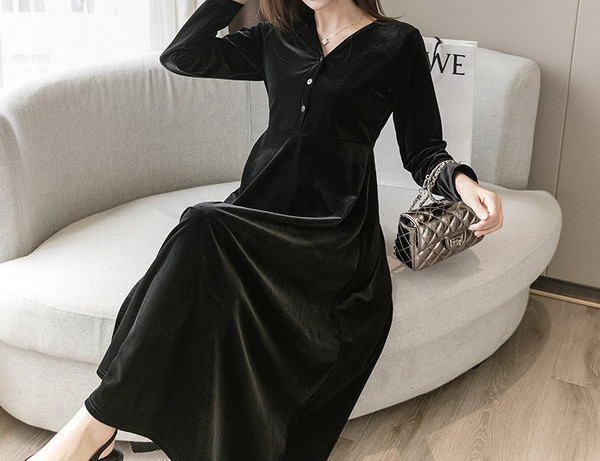 Eleganta sieviešu samta kleita grūtniecēm