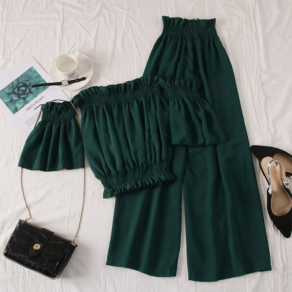 Jauna modeļa vasaras komplekts īsa blūze ar atkailinātiem pleciem un biksēm