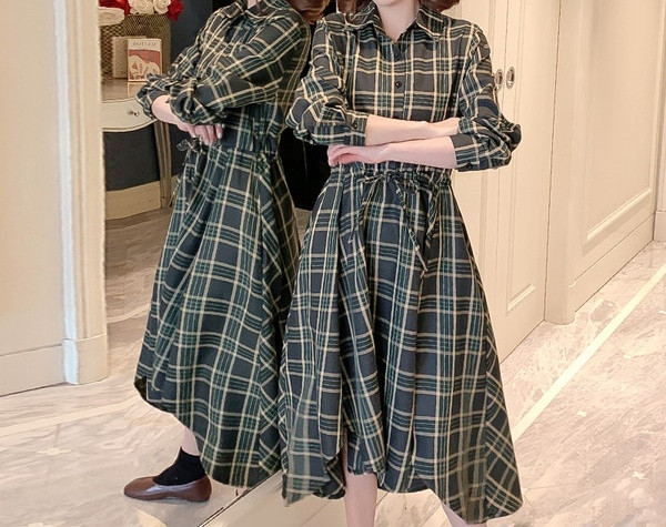 Moderan model karirane haljine za trudnice