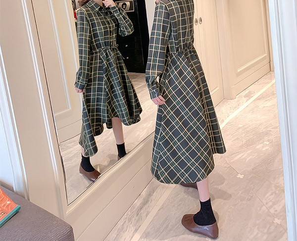 Moderan model karirane haljine za trudnice