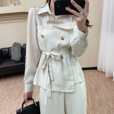 Γυναικείο σετ από δύο μέρη με κουμπιά - φαρδύ μοντέλο