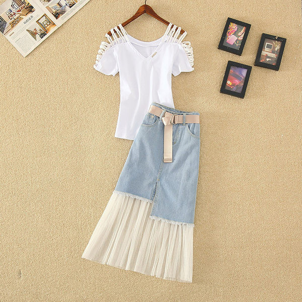 Moderan ženski komplet od traper suknje i majice