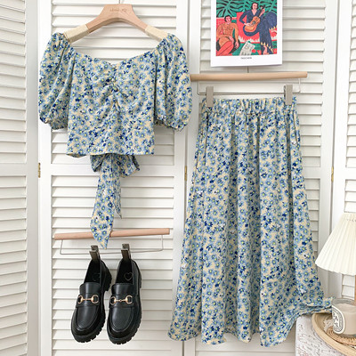 Novi model ljetnog kompleta sa cvjetnim uzorkom - bluza i suknja