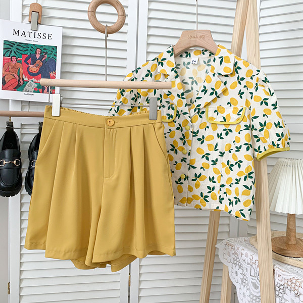 Ljetni set cvjetnog uzorka - kratka košulja i hlače