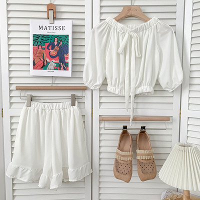 Καλοκαιρινό  σετ με βολάν - μπλούζα και σορτς