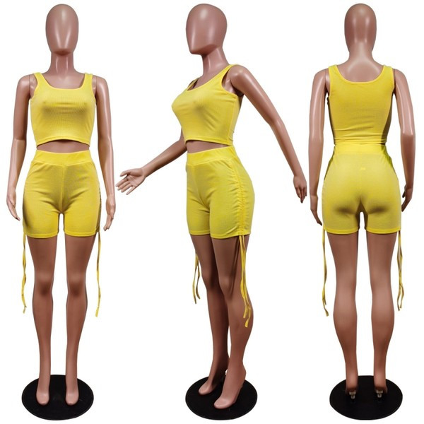 Καλοκαιρινό γυναικείο σετ από δύο μέρη - σορτς με κορδόνια και φανελάκι