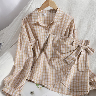 Karirani ženski komplet košulja i suknja s trakom