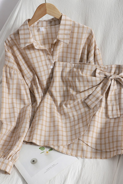 Karirani ženski komplet košulja i suknja s trakom