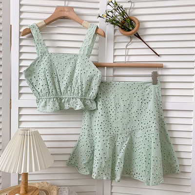 Ljetni set za žene s vezom - kratka majica bez rukava i suknja