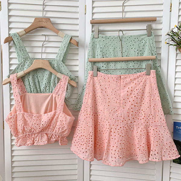 Ljetni set za žene s vezom - kratka majica bez rukava i suknja