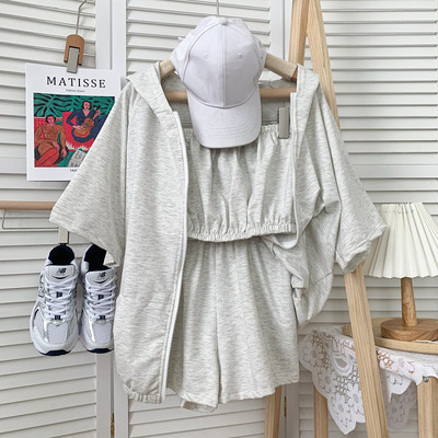 Καθημερινό σετ σε τρία μέρη - φούτερ, μπούστο και σορτς