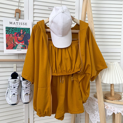 Καθημερινό σετ σε τρία μέρη - φούτερ, μπούστο και σορτς