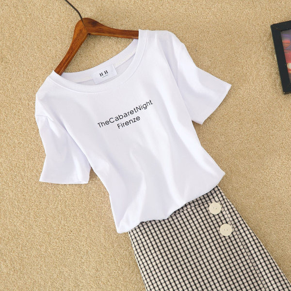 Γυναικείο μοντέρνο σετ - μπλουζάκι και φούστα