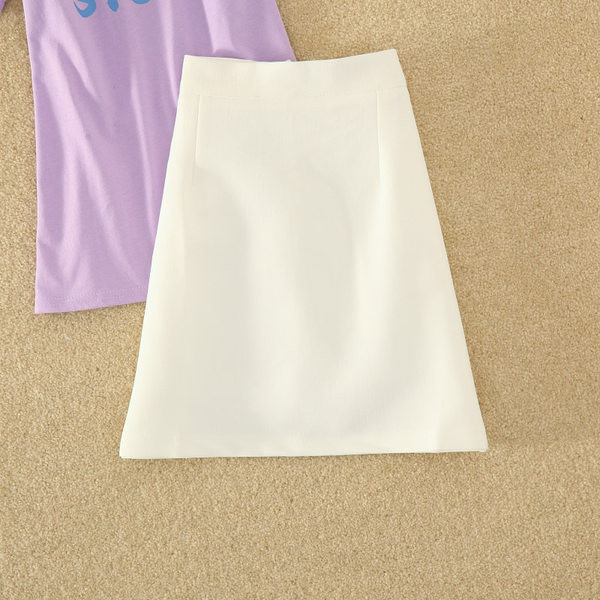 Καθημερινή γυναικεία σειρά από δύο μέρη -μΜπλουζάκι με απλικέ και φούστα