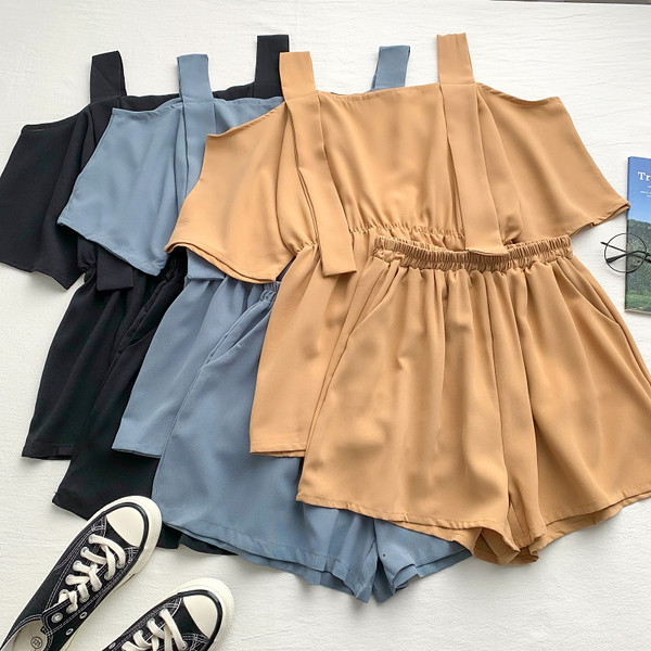 Novi model ljetnog kompleta - majica bez rukava golih ramena i kratke hlačice