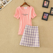 Aktualan ženski komplet karirana suknja i majica