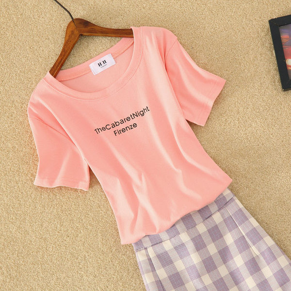 Aktualan ženski komplet karirana suknja i majica