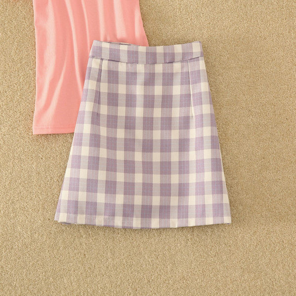 Aktualan ženski komplet karirana suknja i majica