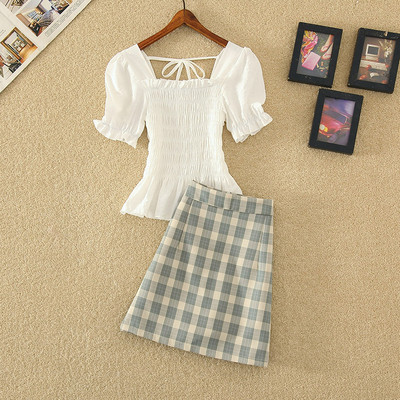 Ženski komplet-karirana suknja i bluza