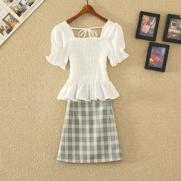 Ženski komplet-karirana suknja i bluza