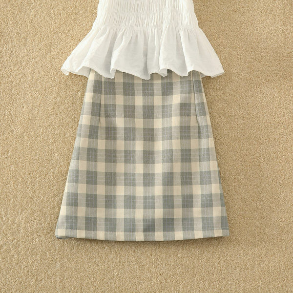 Ženski komplet-karirana suknja i bluza