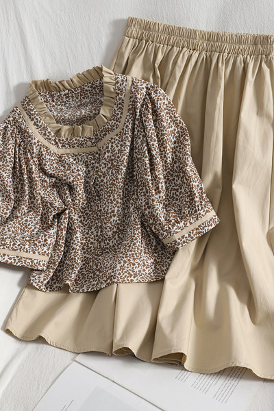 Proljetni ženski komplet košulja i suknja