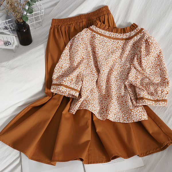 Proljetni ženski komplet košulja i suknja