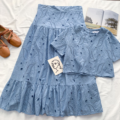 Ženski komplet s vezom - kratka bluza i suknja