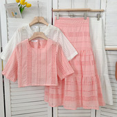 Novi model ljetnog kompleta kratke bluze sa izrezanom suknjom