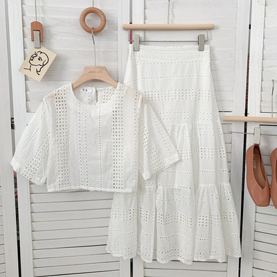 Novi model ljetnog kompleta kratke bluze sa izrezanom suknjom