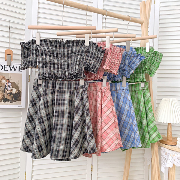 Novi karirani komplet - kratka bluza i krojena suknja