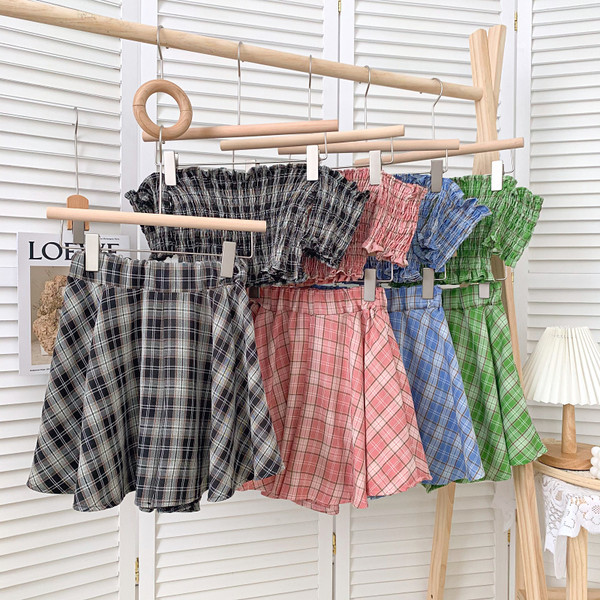 Novi karirani komplet - kratka bluza i krojena suknja