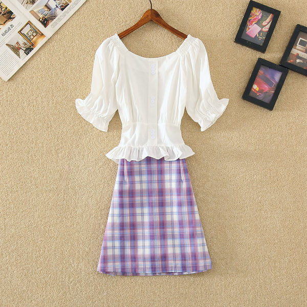 Ženski komplet bluza na gumbe i suknja