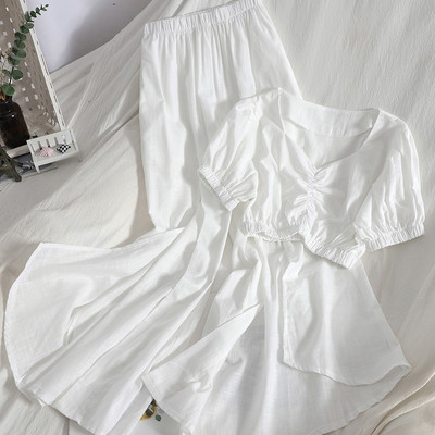 Sieviešu pavasara komplekts no īsas blūzes un biksēm