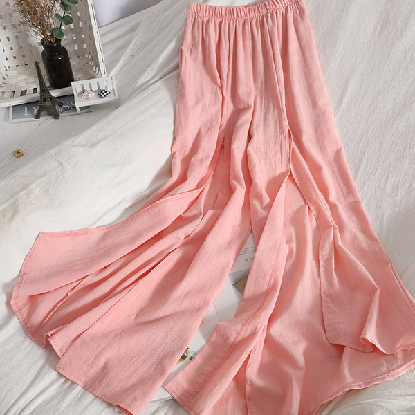 Sieviešu pavasara komplekts no īsas blūzes un biksēm