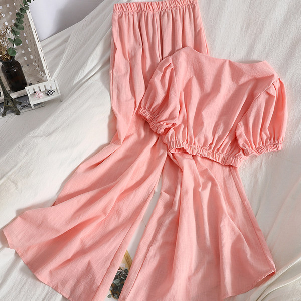 Sieviešu pavasara komplekts no īsas blūzes un biksēm