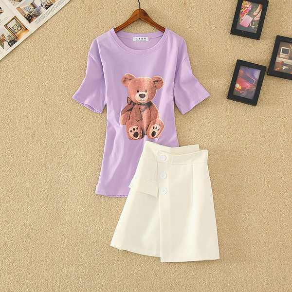 Sieviešu T-kreklu komplekts ar aplikāciju un svārkiem