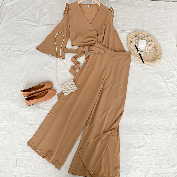 Novi model ženskog proljetno-ljetnog kompleta